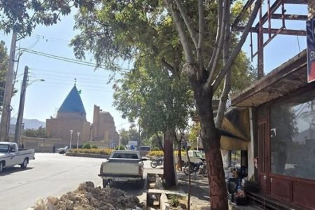 تخریب بنای غیرمجاز در حریم درجه‌یک مجموعه تاریخی بسطام