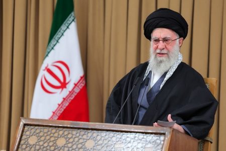 زن، کارگزار خانه نیست، مدیر است